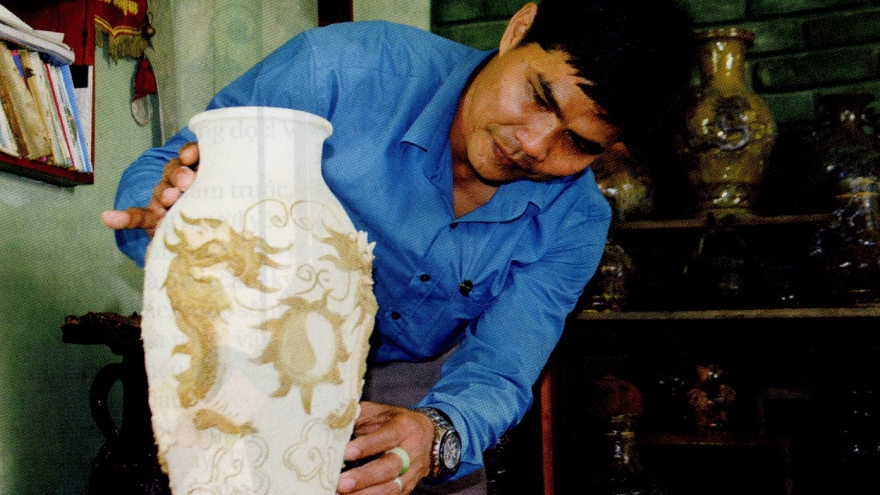 Artisans fight to preserve traditional pottery in central Vietnam