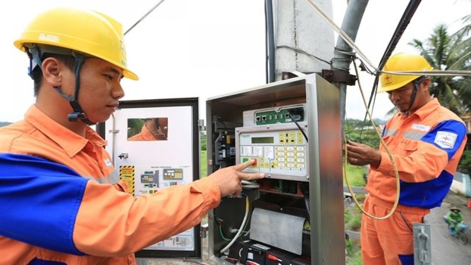 PM urges ministries to avoid power cuts