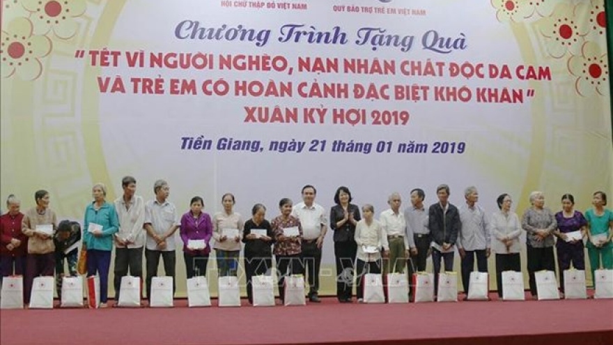 Vice President visits AO/dioxin victims in Tien Giang