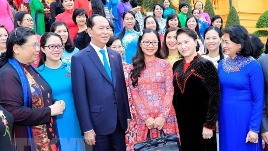 President meets with female deputies of 14th parliament
