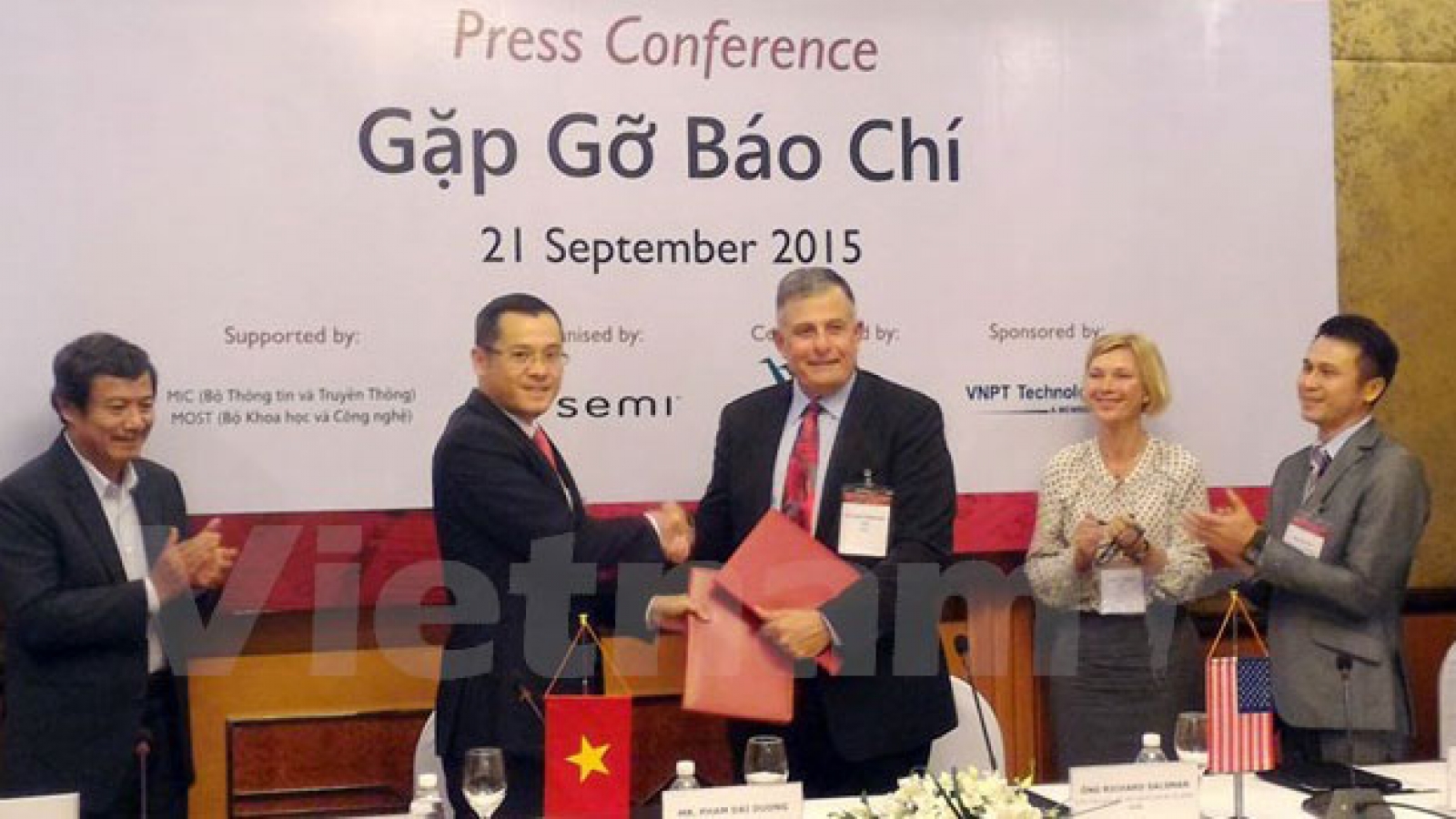 Hoa Lac Hi-tech Park inks deal with int’l semiconductor association