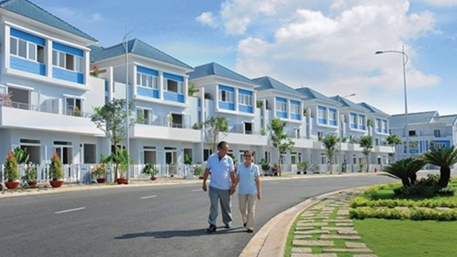 Property sales to foreigners grow