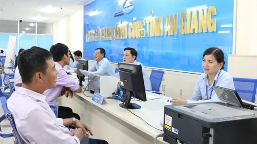 Public administrative units must reduce personnel by 2 percent annually