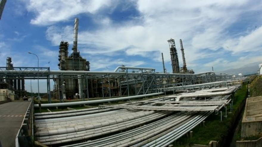 
        PVN expects to reach target despite low global oil prices
                              