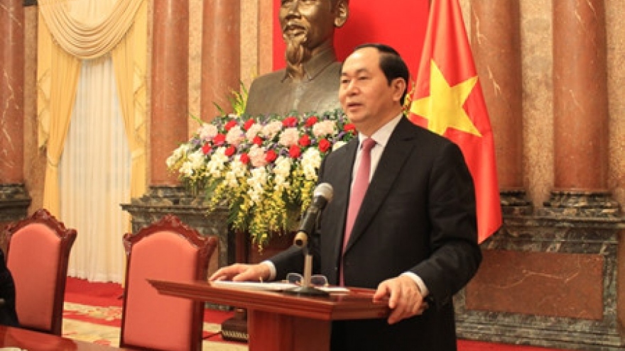 President meets former Vietnamese experts in Cambodia
