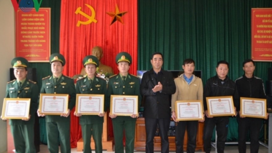 Fishing vessel rescued at sea off of Tran island in Quang Ninh