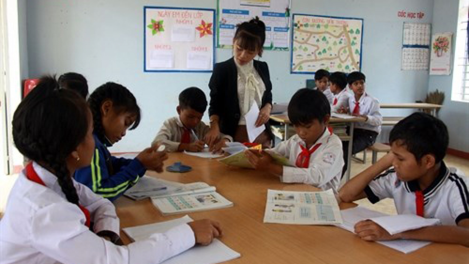 Quang Ngai improves education for ethnic students