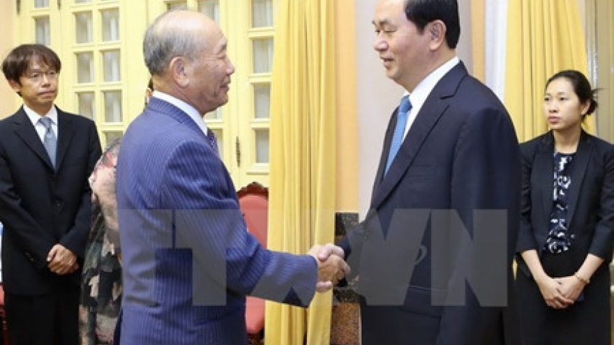 President  hosts Japan's FEC leader