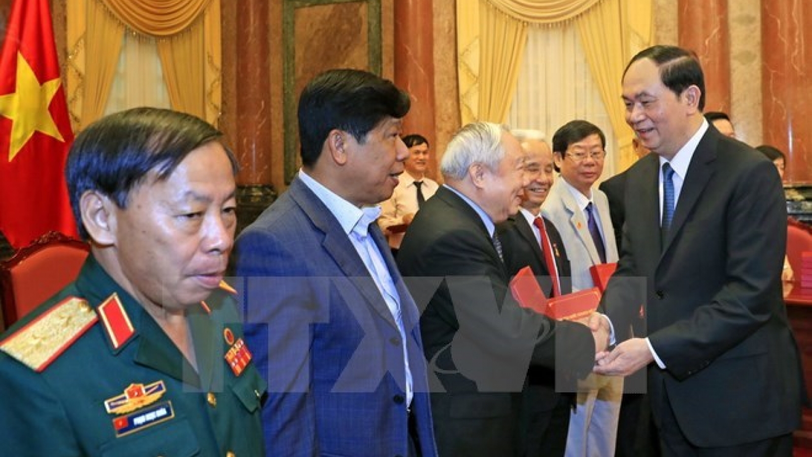 President meets former volunteer soldiers in Cambodia