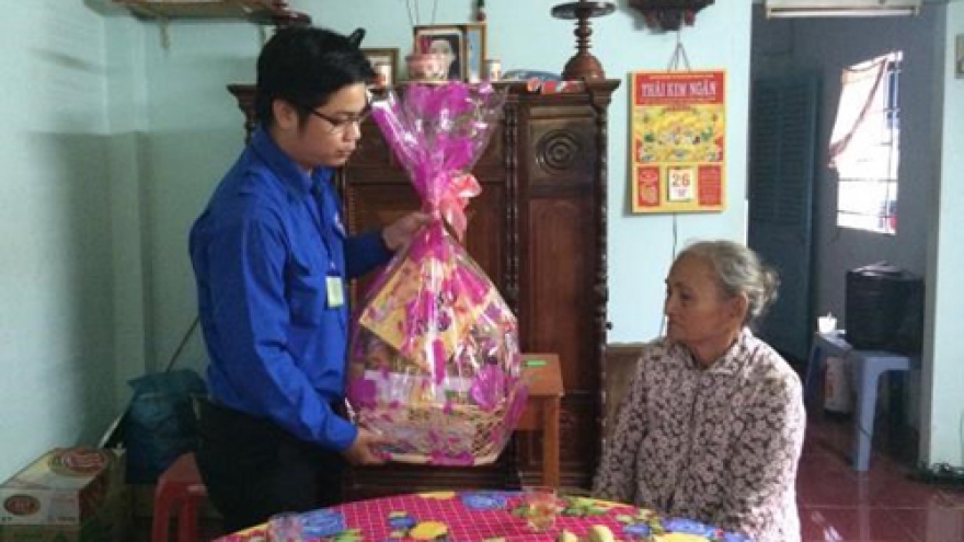 Quang Nam provides allowances, gifts for residents to enjoy Tet