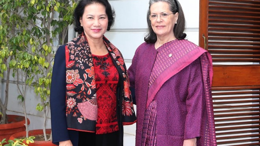 Parliament speaker meets with India’s party leaders