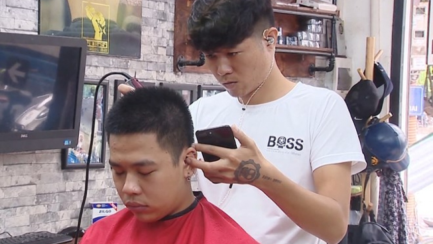 Fans enjoy World Cup with special haircuts