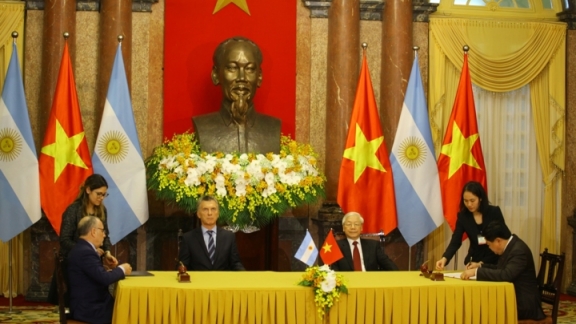Vietnam, Argentina sign cooperation documents