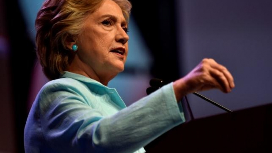 Clinton's lead over Trump narrows to less than three points: Reuters/Ipsos poll
