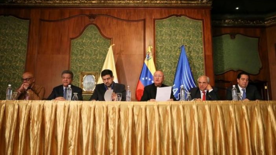 Venezuela government, opposition reach tentative deals in dialogue