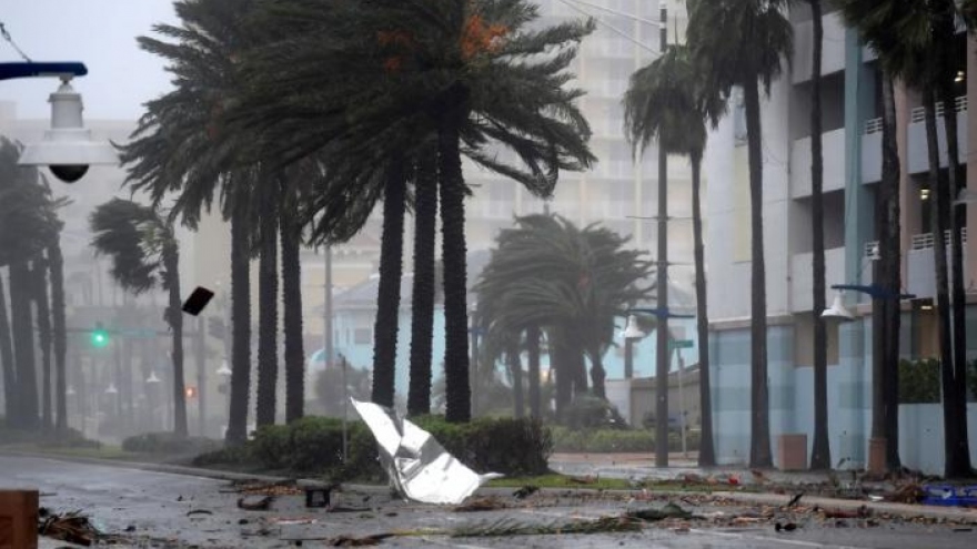 Hurricane Matthew kills over 800 in Haiti before hitting US