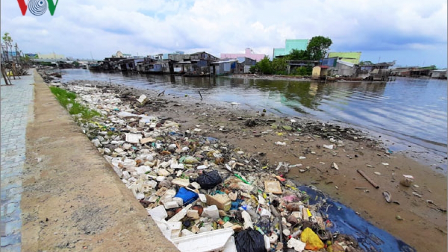 Quang Nam launches campaign to clean up beaches, reduce plastic waste