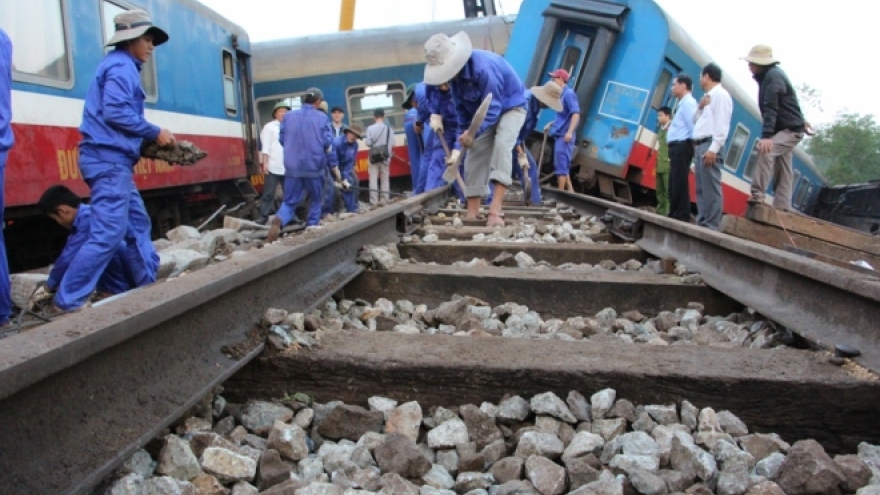 Vietnam's north-south rail link reopens after fatal collision
