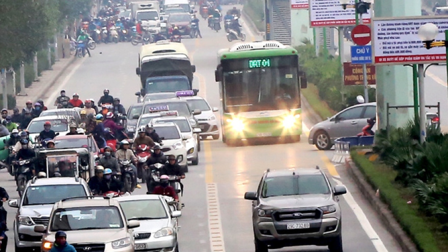 Hanoi to blockade rapid bus lanes from irresponsible vehicles