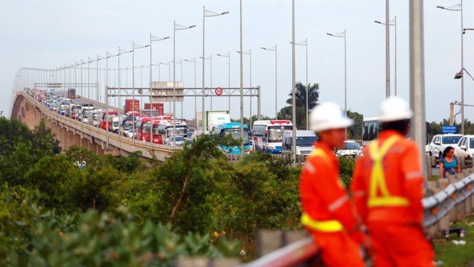 Authorities take measures to reduce traffic jams during Tet