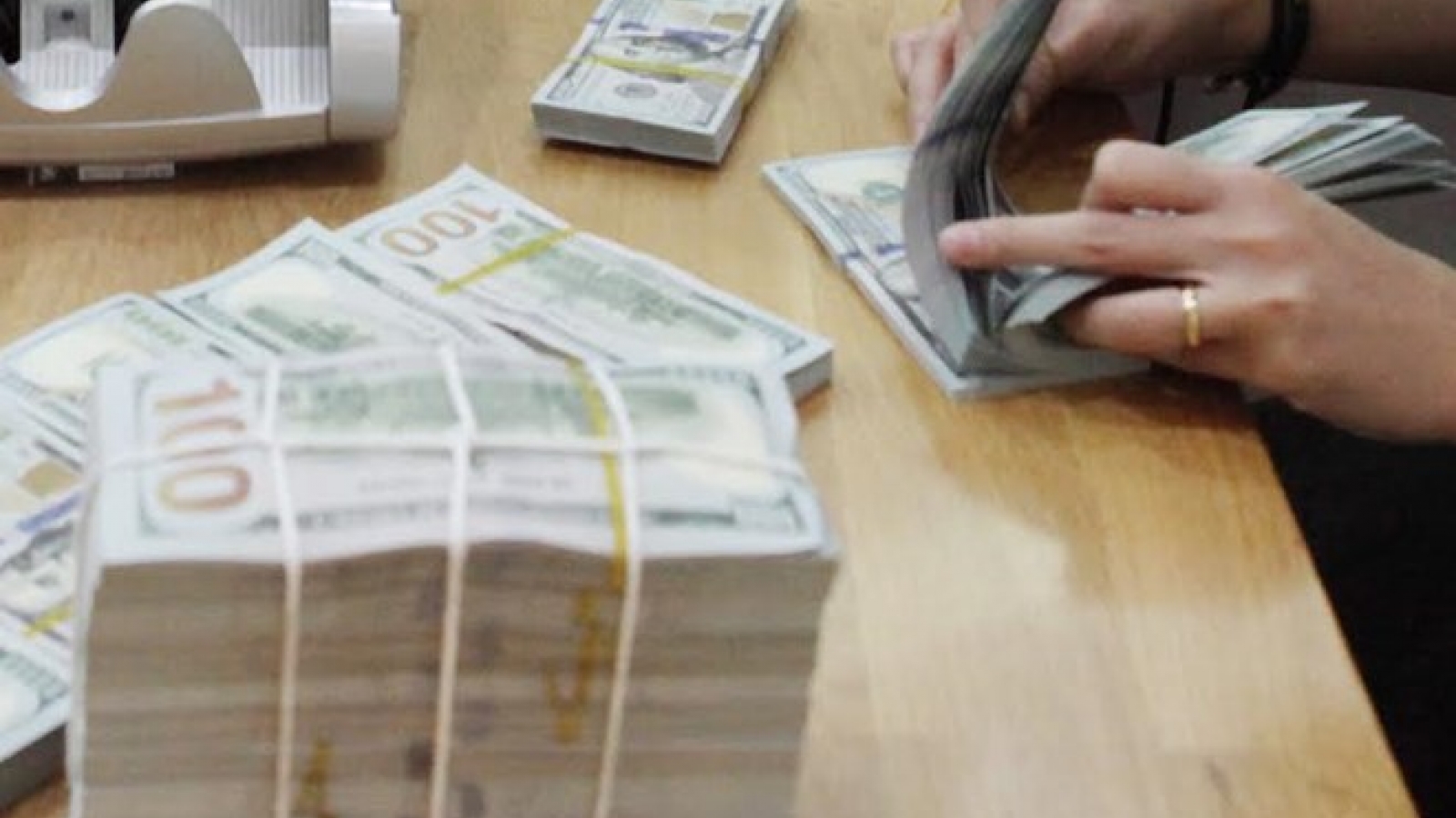 Reference exchange rate down by 2 VND