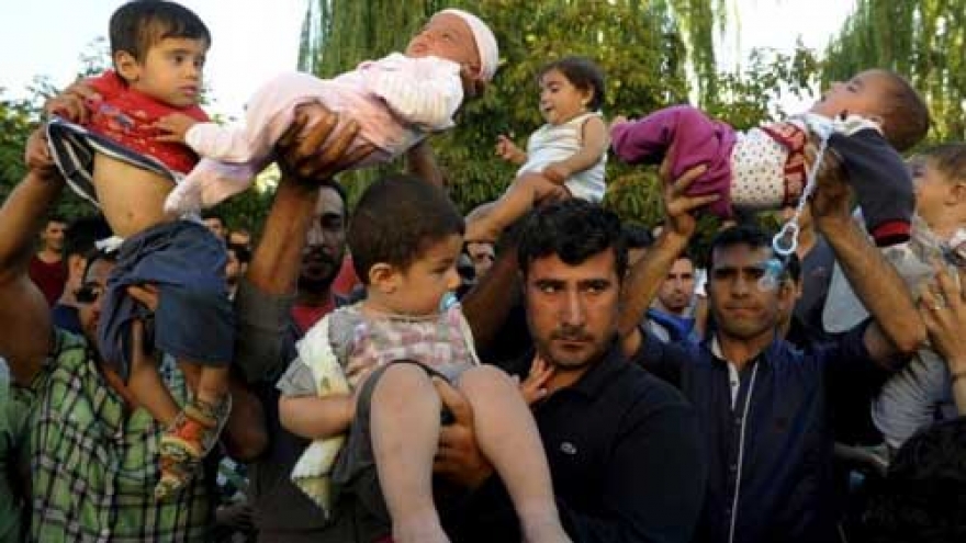 Refugee crisis to test EU at summit of divided leaders