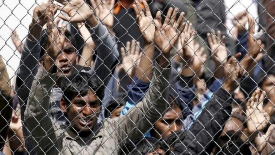 EU proposes new asylum rules to stop migrants crossing Europe