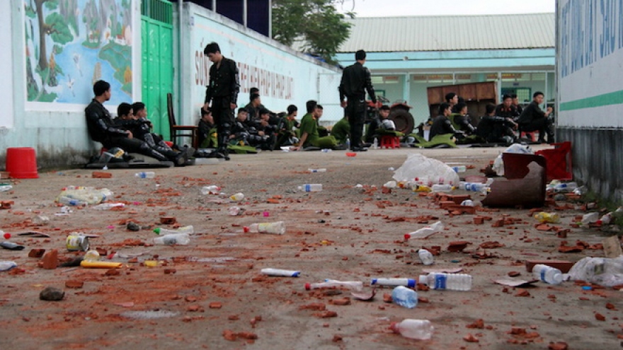 
        Over 100 drug addicts escape rehab center in southern Vietnam, again
                              