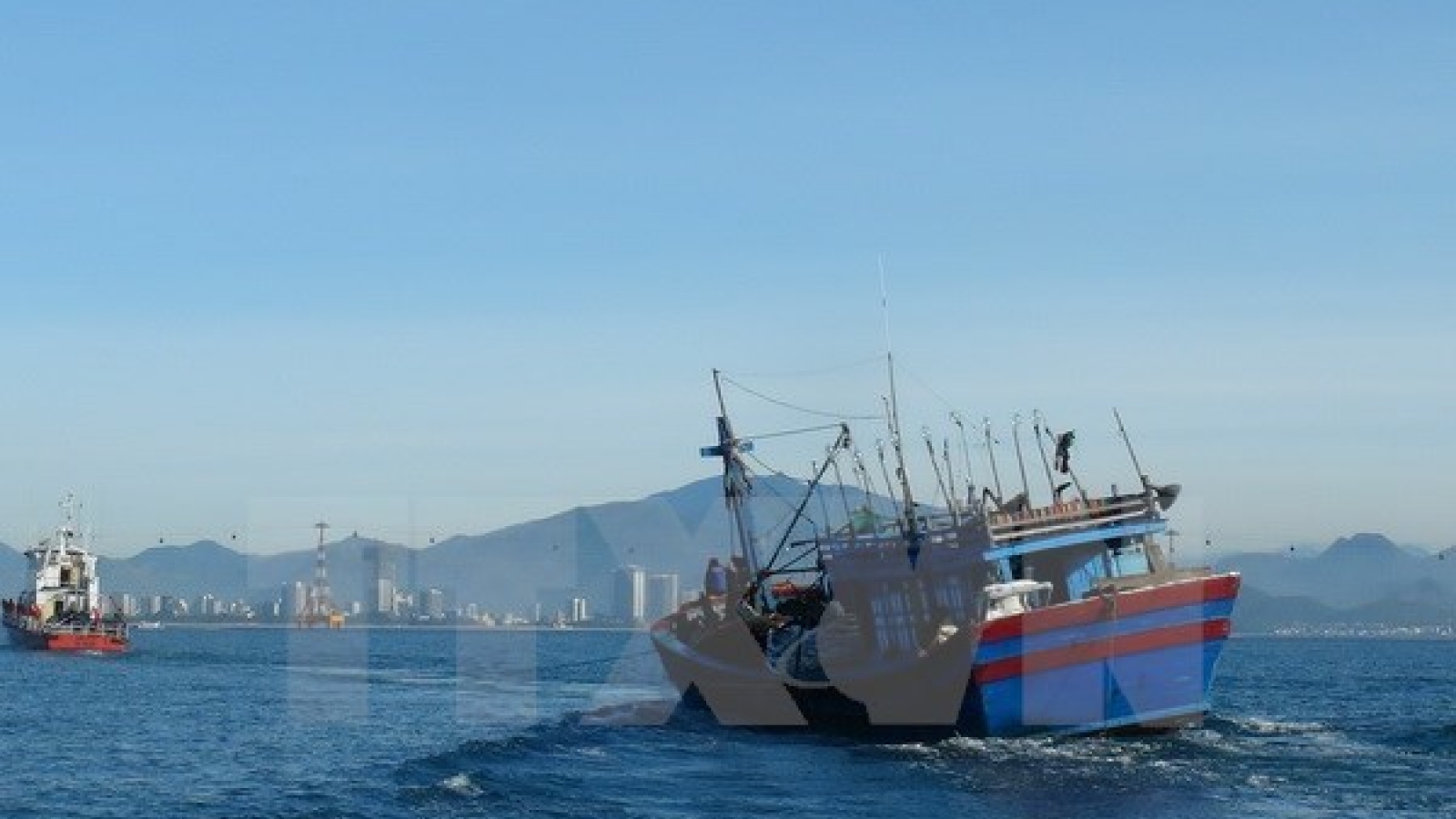 Injured Chinese sailor brought to mainland for treatment