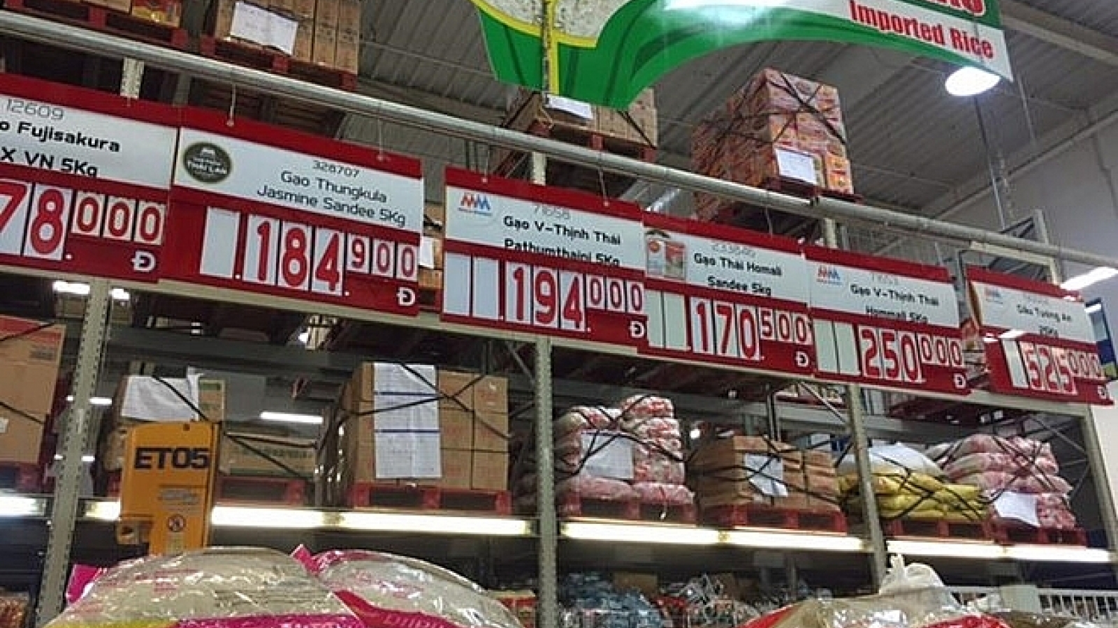 Foreign retailers selling goods without permission in Vietnam?