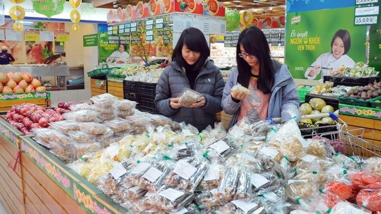 Retail goods, services gross VND1.4 quadrillion in four months