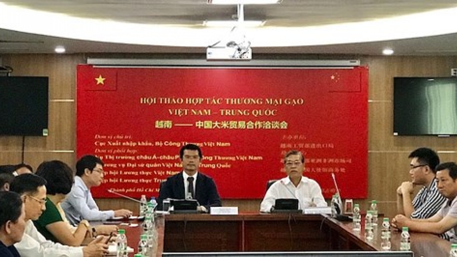 Chinese businesses want to sell Vietnam’s rice in Guangxi supermarkets