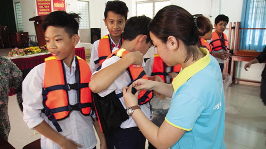 Bayer volunteers keep goodwill afloat in local towns