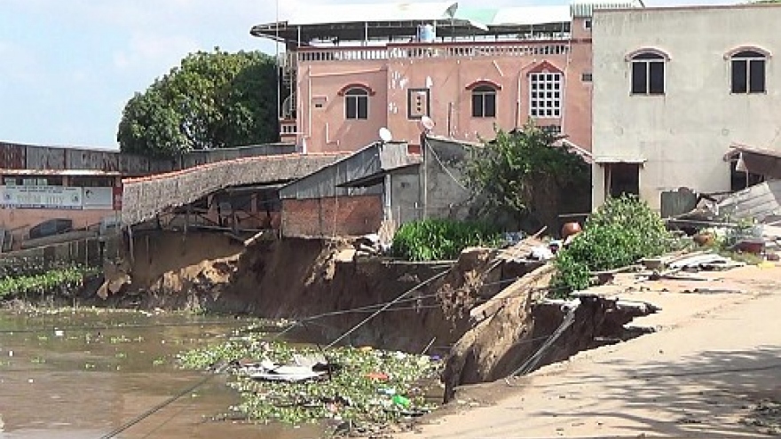 Riverbank collapses, sinking 16 houses in southern Vietnam