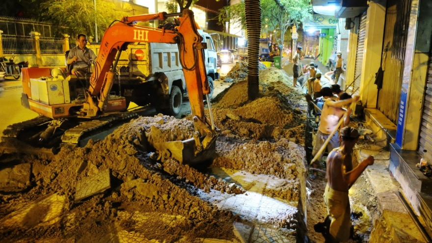 Continuous rains pose challenges to roadworks in Ho Chi Minh City