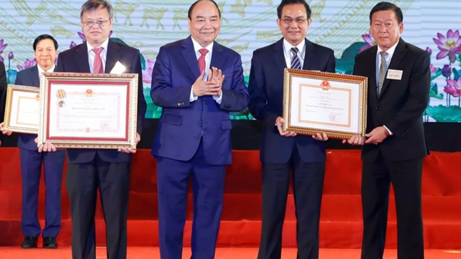 Role models in building new-styled rural areas honoured