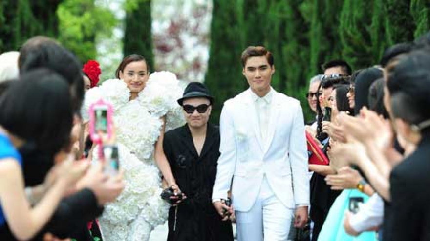 Cuong’s La Vie En Rose fashion show in US 