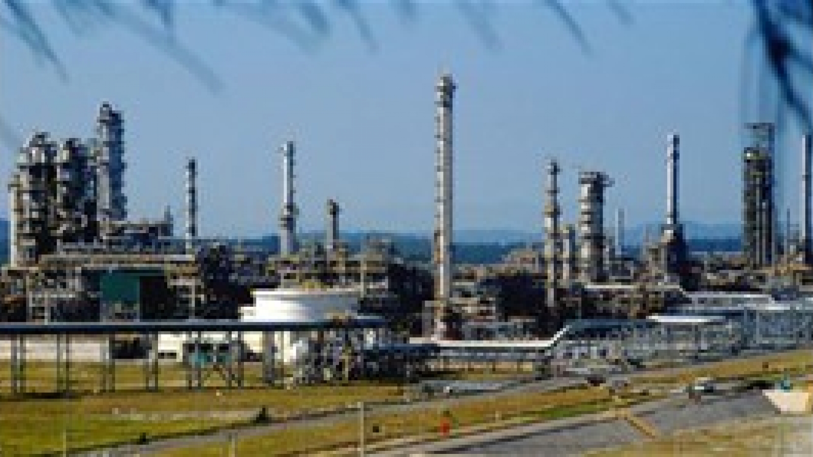 Rosneft, PetroVietnam sign contract for oil supplies
