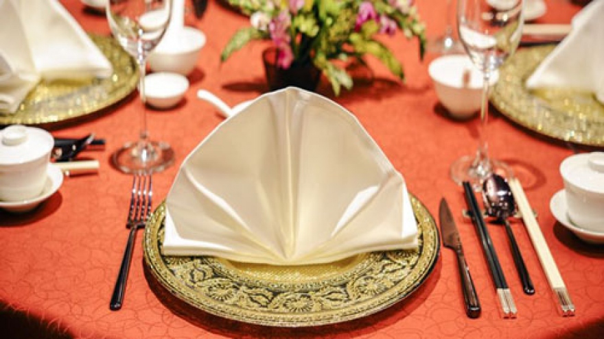 
        Cantonese crab treasure at The Royal Pavilion
                              