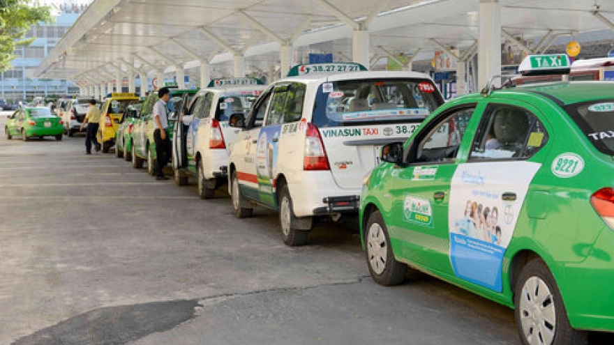 Taxi firms in Hanoi propose being allowed to operate like Grab