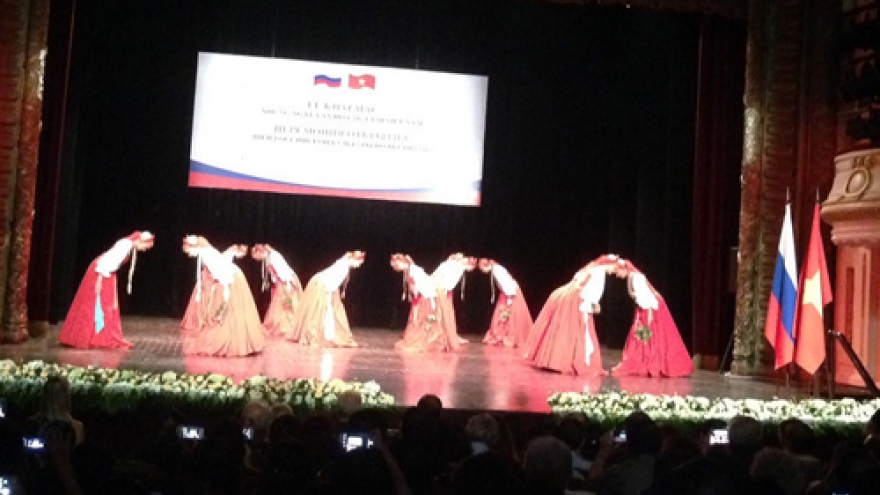 Poplar tree dance typifies Russian soul