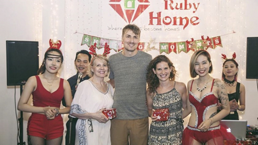 Foreign experts’ community welcomes Christmas 2015 