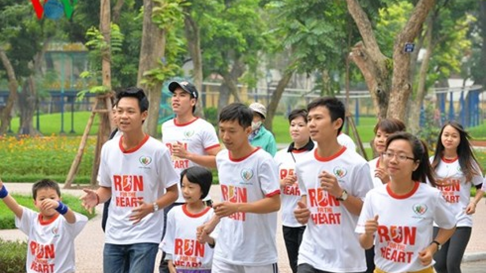 Celebrities join charity run against heart diseases 