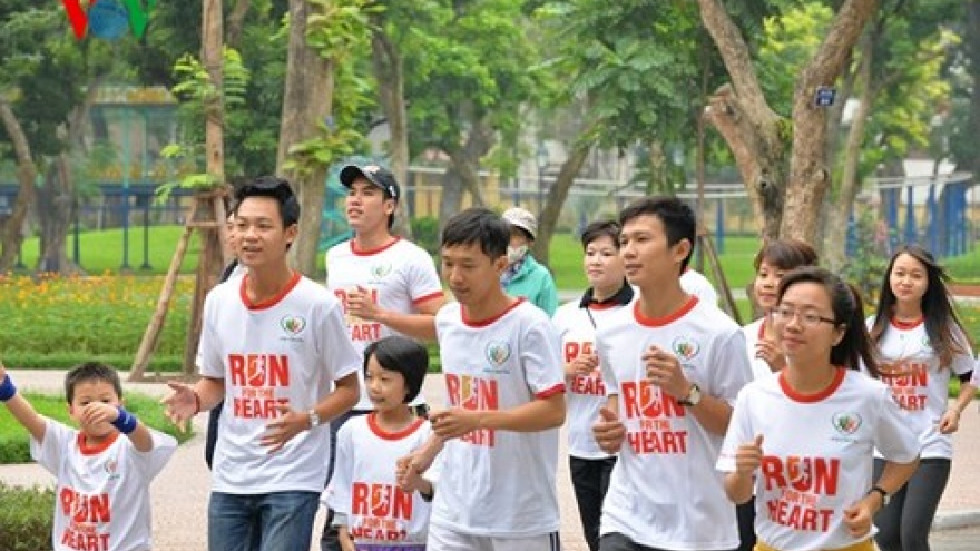 Celebrities join charity run against heart diseases 