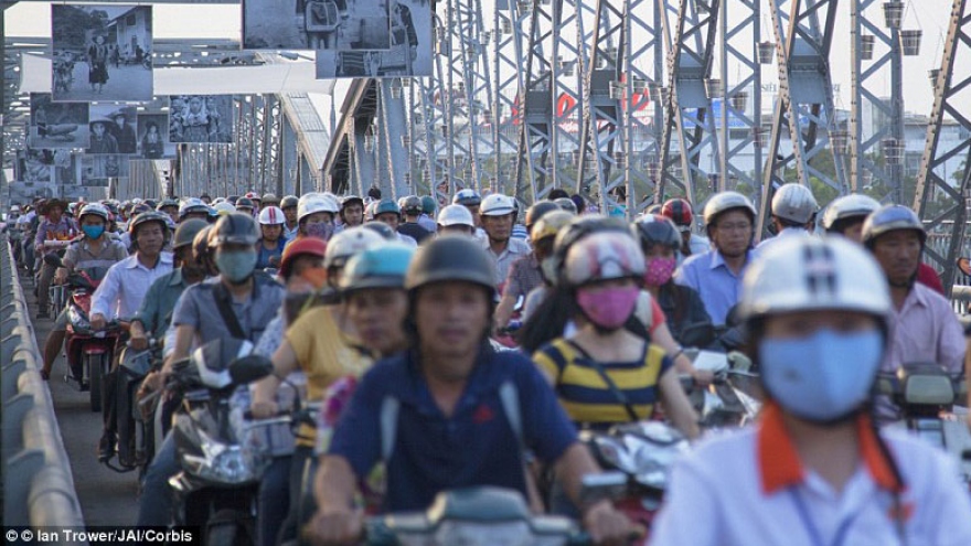 Images of Vietnam’s traffic congestion on UK newspaper