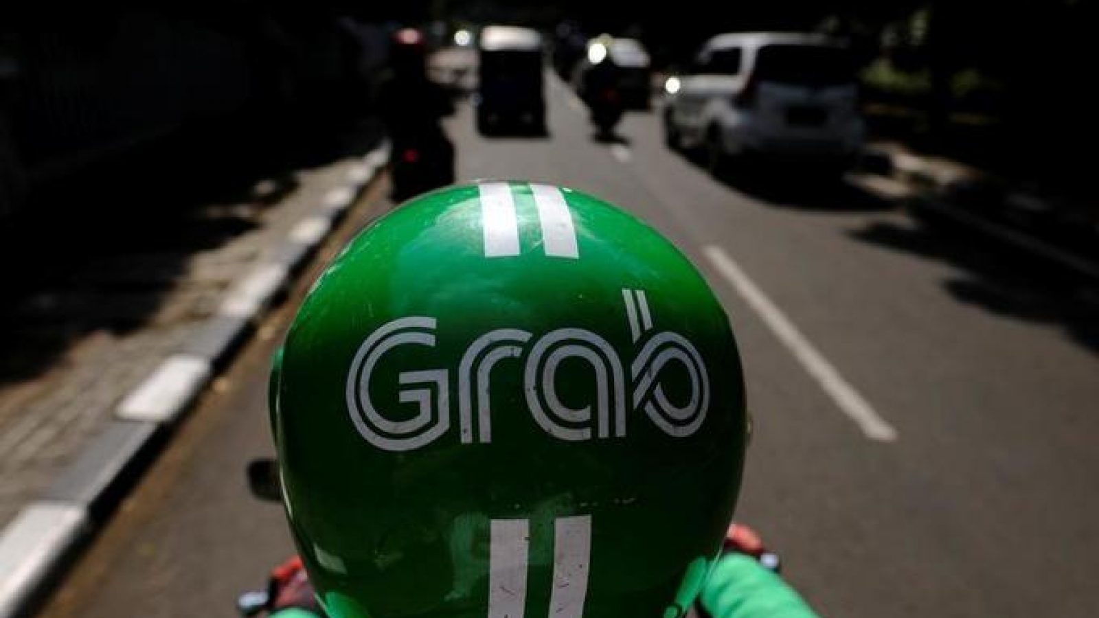 Experts fear foreign rivals too strong for Vietnam ride-hailing firms