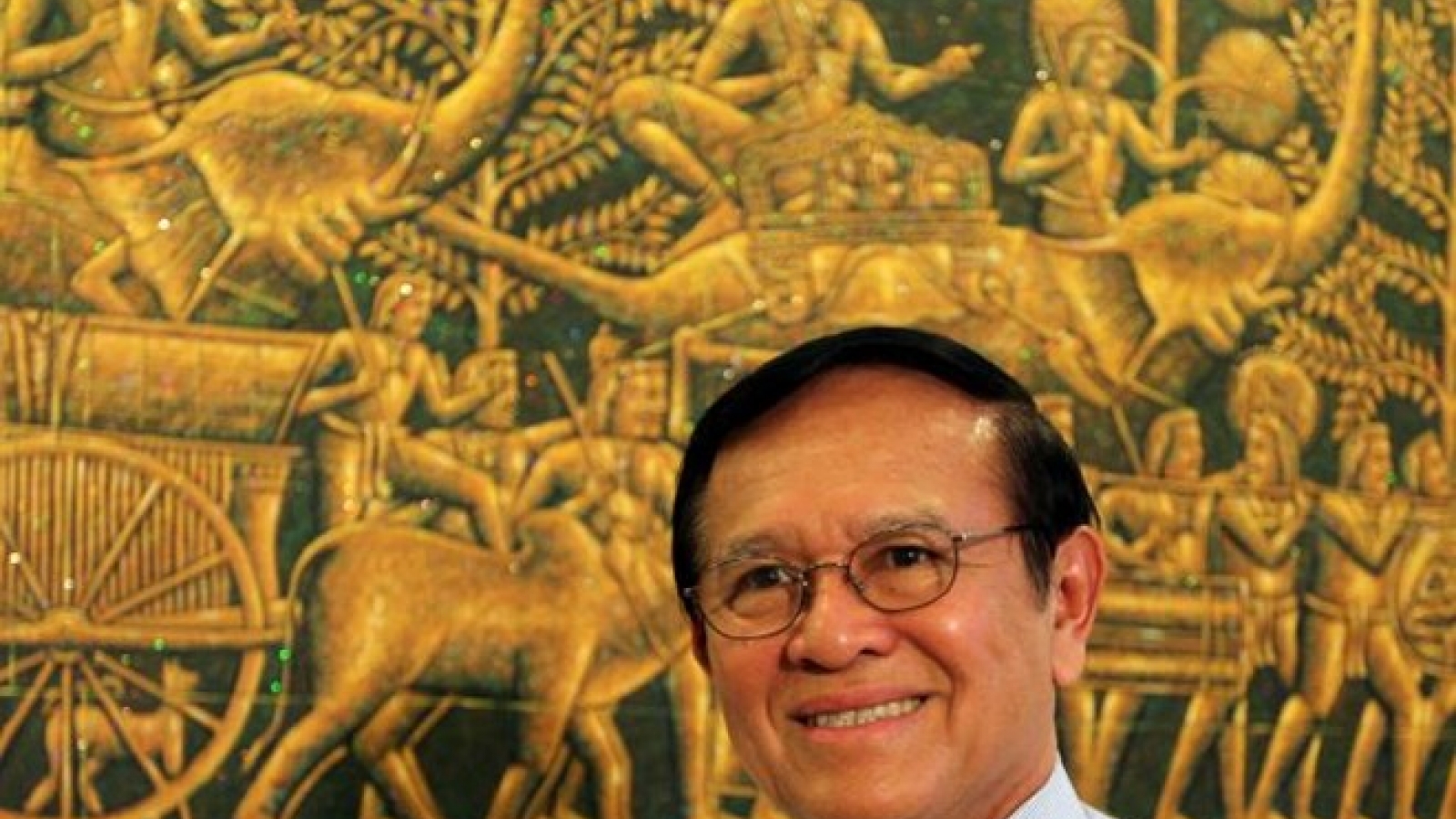 Cambodian King pardons opposition leader