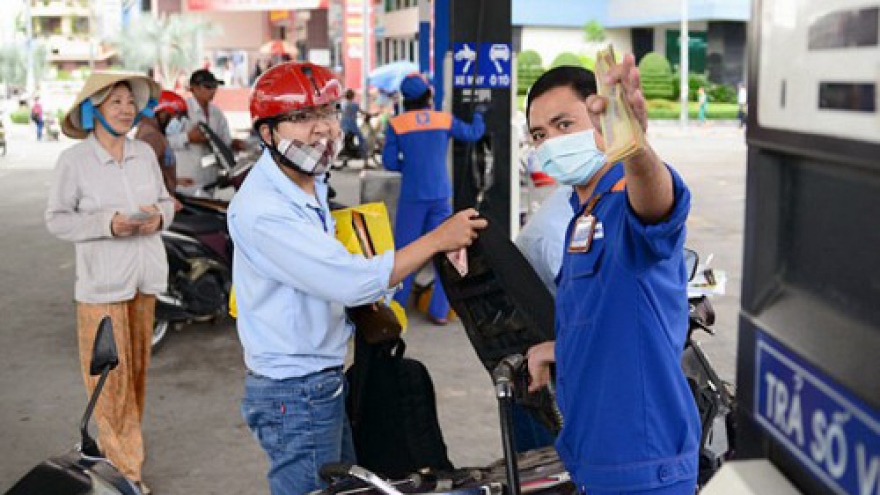 Vietnam cuts retail fuel prices for a second time in January