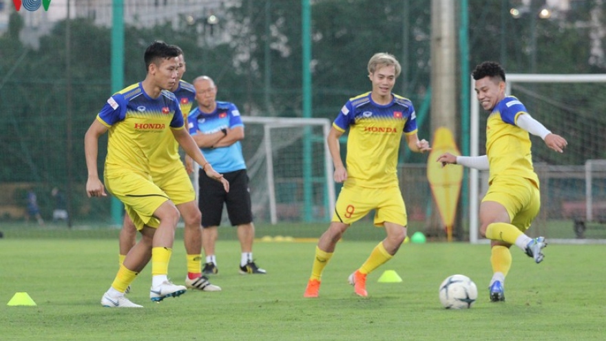 Vietnamese team hold first training session in Hanoi