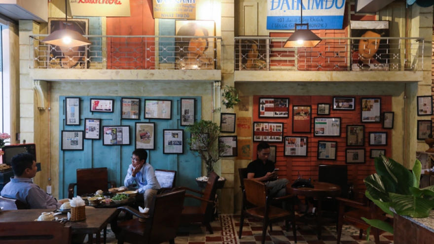 A Saigon café where a thousand things can talk to you